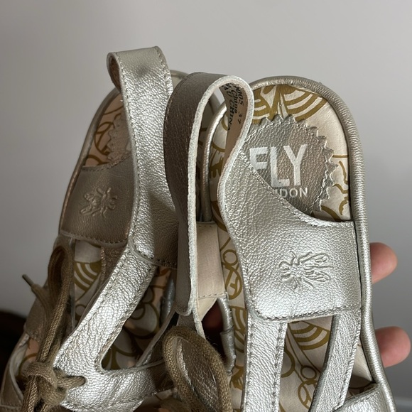 Fly London | Women’s Metallic Silver Lace Up Wedge Sandals Size 7 - Picture 3 of 5